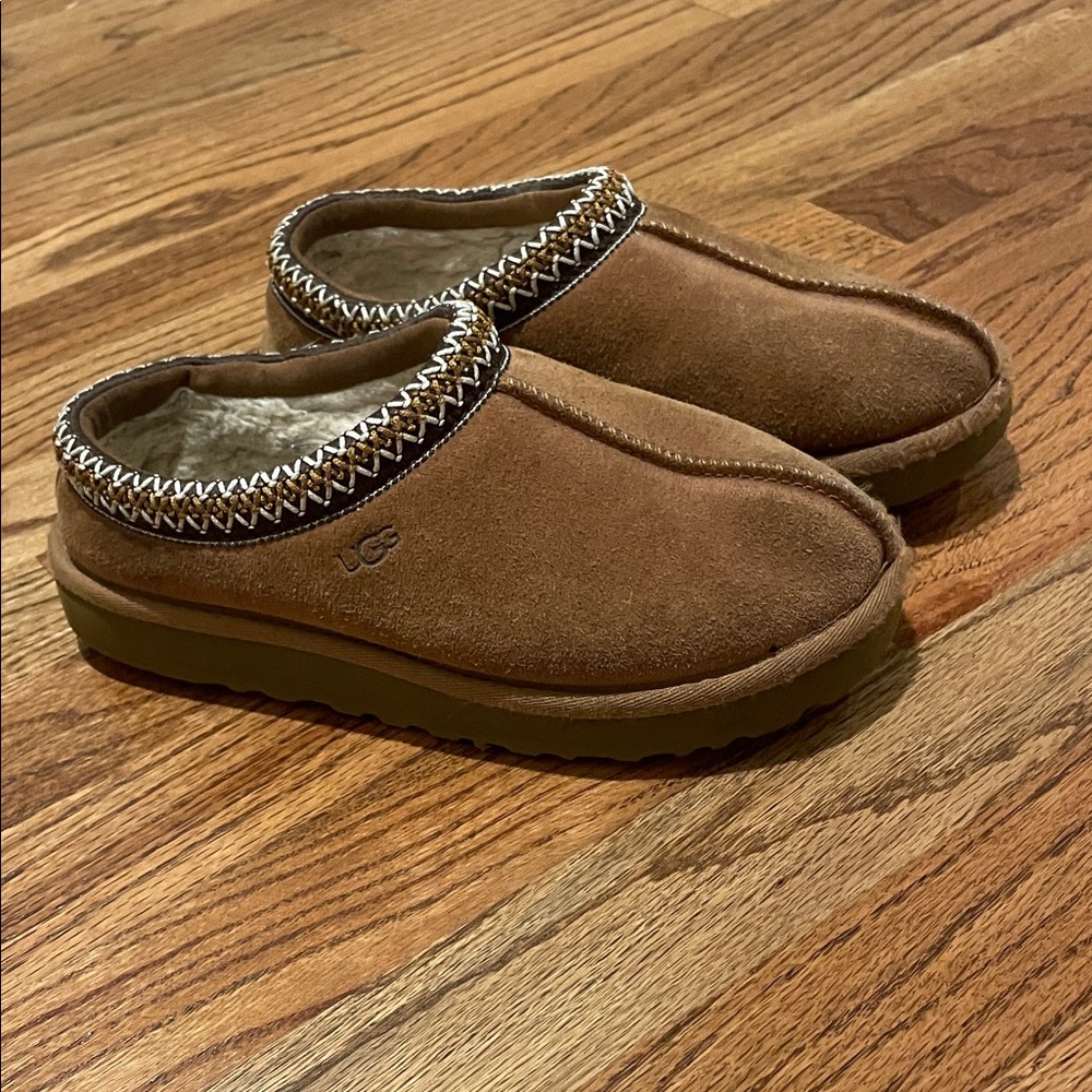 UGG Women's Chestnut Suede Shearling-Lined Clog Mules